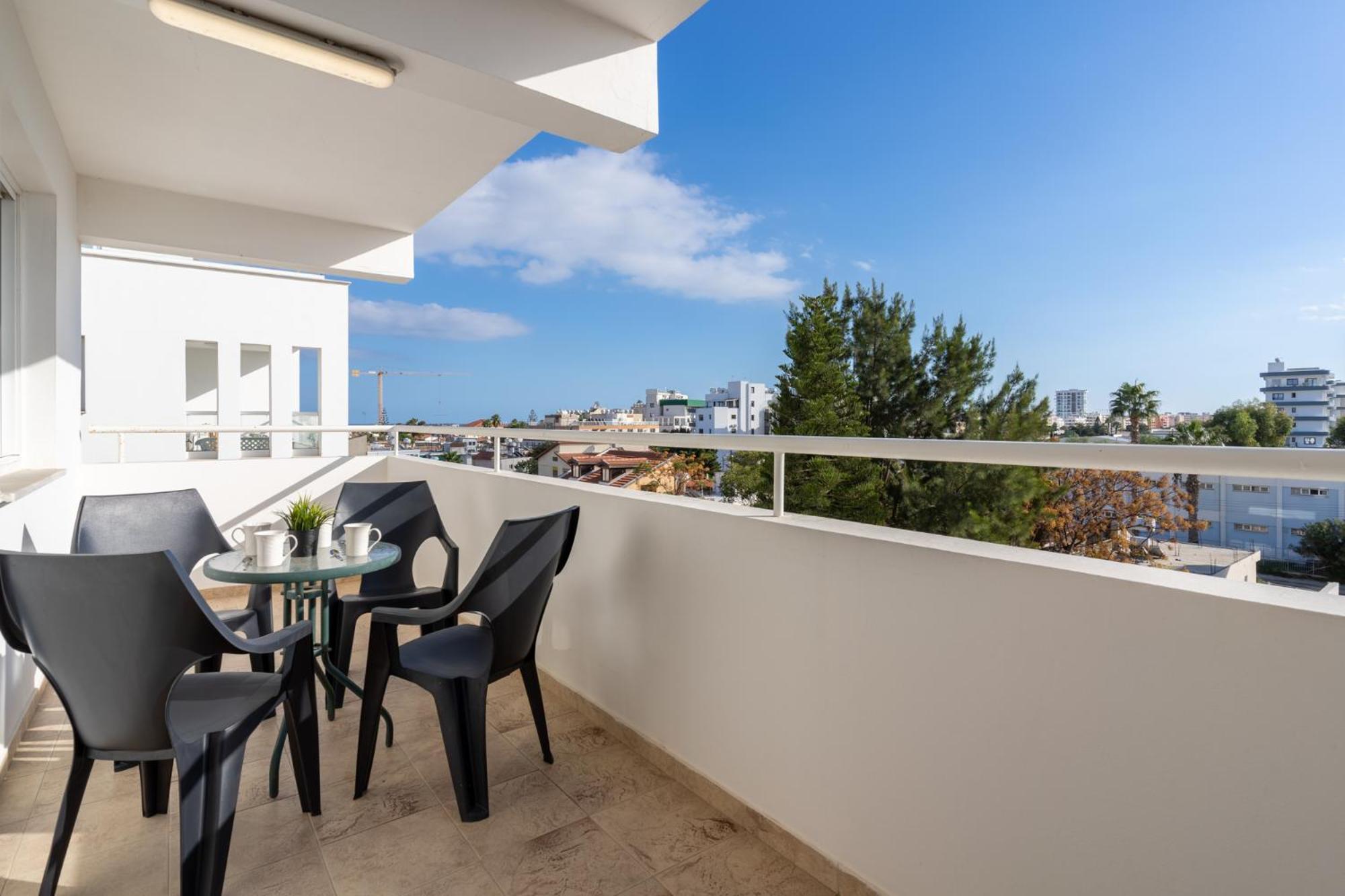 Jayde 2-Bedroom Apartment In Larnaca Exterior photo