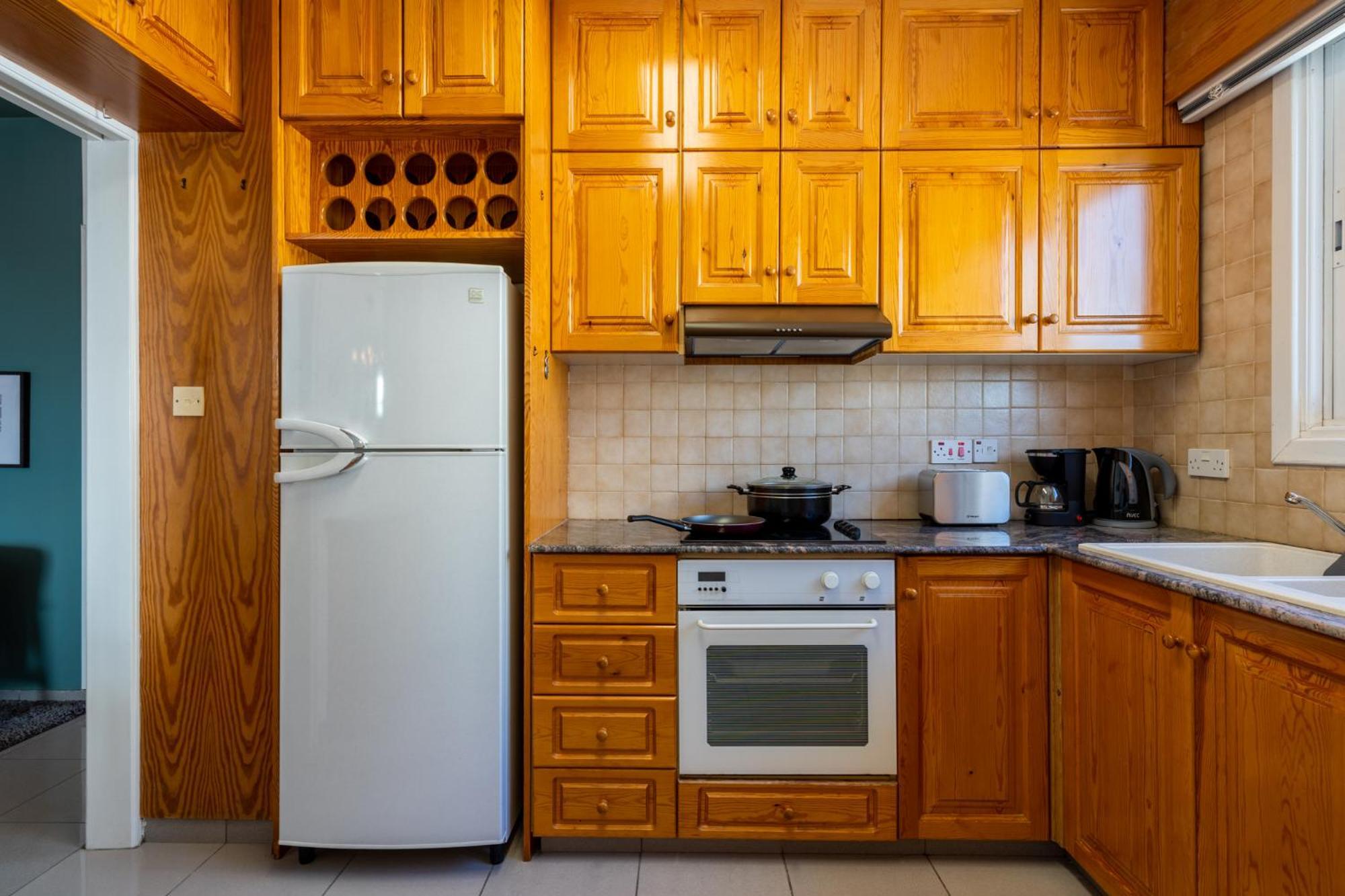 Jayde 2-Bedroom Apartment In Larnaca Exterior photo